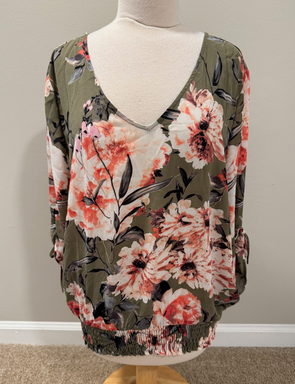 NWT NY&C Womens Large 3/4 Sleeve Blouse Floral V-Neck Crisscross Back Smocked